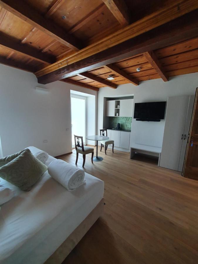 Casa Castagna 1620 Bed & Breakfast Mergozzo Exterior photo