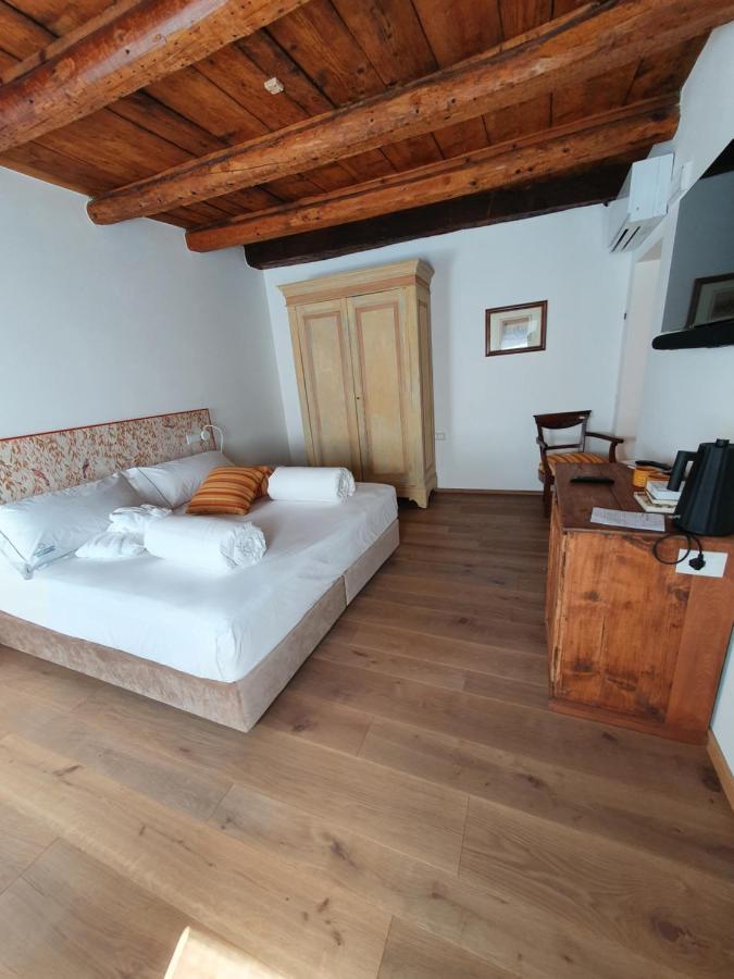 Casa Castagna 1620 Bed & Breakfast Mergozzo Exterior photo