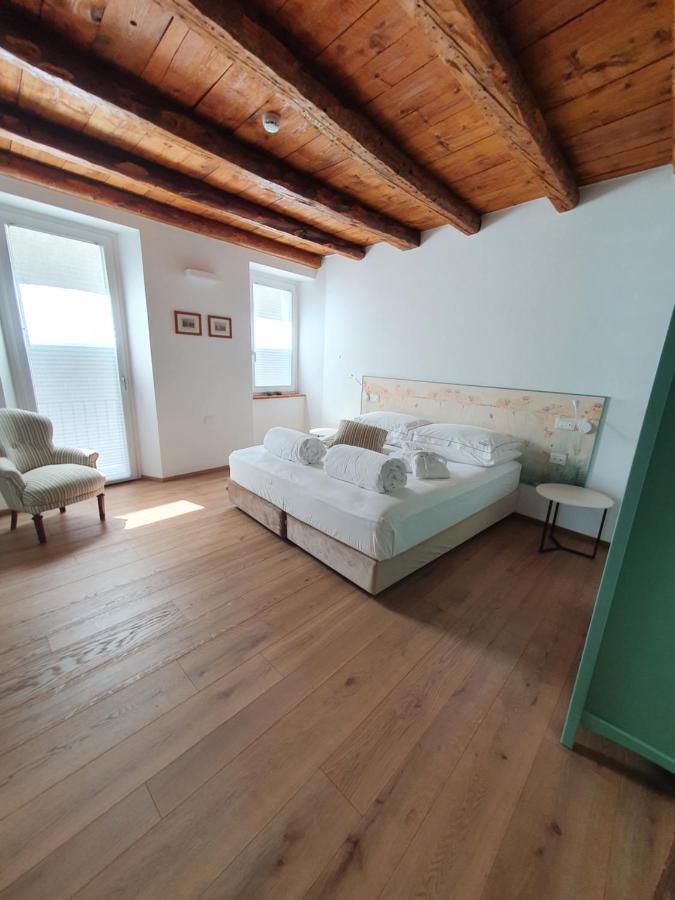 Casa Castagna 1620 Bed & Breakfast Mergozzo Exterior photo